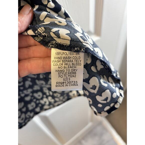 Umgee Navy And Cream Blouse Size Small - Picture 3 of 4